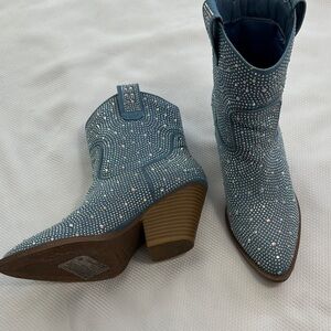 Bedazzled cowgirl boots blue with rinestones